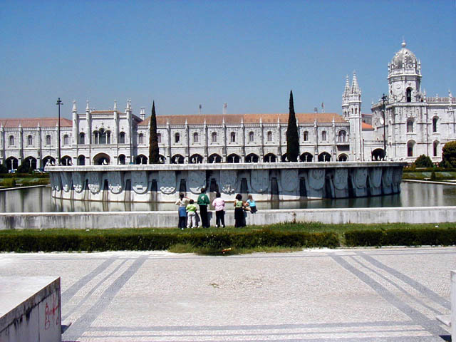 09 - Palace and Fountain