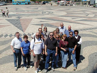 10a - Happy bunch at Discoveries monument