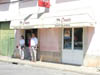 01a -Pete and Julie stand guard at lunch at Loule