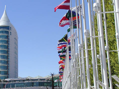 06a - Many countries flags at Expo98 - Lisbon